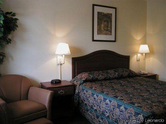 Intown Suites Extended Stay Greensboro Nc - Lanada Chambre photo