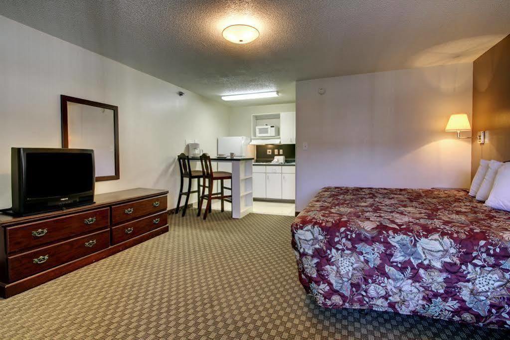 Intown Suites Extended Stay Greensboro Nc - Lanada Extérieur photo